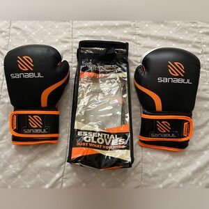 Kickboxing gloves- 14 oz gel gloves